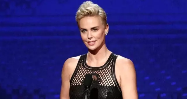 Ünlü yapımcının 'Rol almak için benimle birlikte oldular' iddiasına Charlize Theron'dan sert tepki Ünlü yapımcının 'Rol almak için benimle birlikte oldular' iddiasına Charlize Theron'dan sert tepki