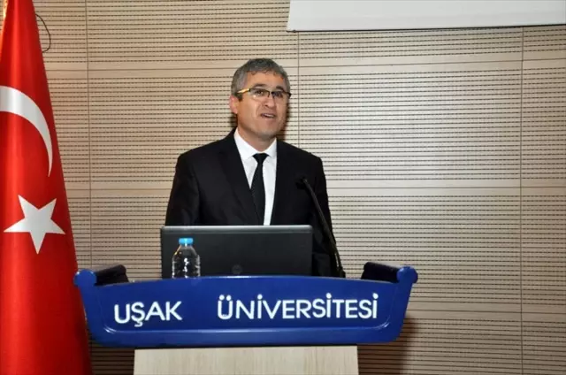 Uşak Üniversitesi'nde girişimcilik ve risk yönetimi zirvesi paneli Uşak Üniversitesi'nde girişimcilik ve risk yönetimi zirvesi paneli