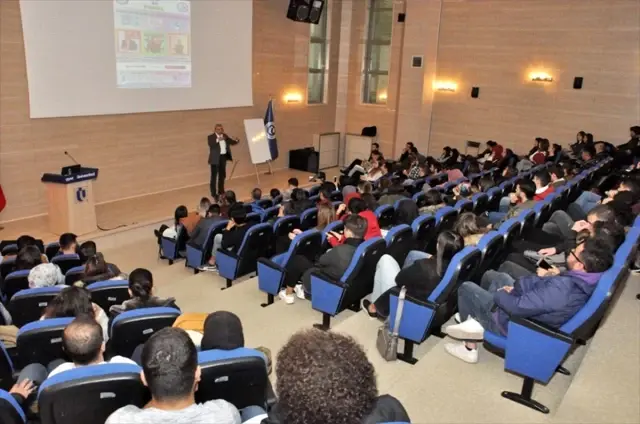 Uşak Üniversitesi'nde girişimcilik ve risk yönetimi zirvesi paneli Uşak Üniversitesi'nde girişimcilik ve risk yönetimi zirvesi paneli
