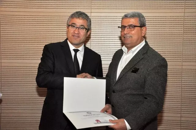 Uşak Üniversitesi'nde girişimcilik ve risk yönetimi zirvesi paneli Uşak Üniversitesi'nde girişimcilik ve risk yönetimi zirvesi paneli