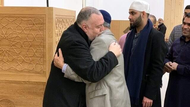 Yusuf İslam'ın medya danışmanı Cumhurbaşkanı Erdoğan'ın açtığı camide Müslüman oldu