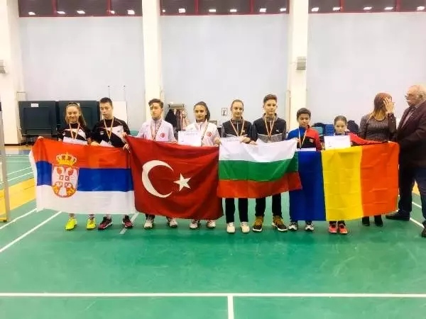15 Yaş Altı Balkan Badminton Şampiyonası'nda 11 madalya 15 Yaş Altı Balkan Badminton Şampiyonası'nda 11 madalya