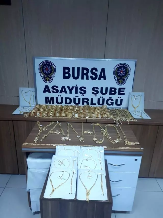 2 milyon liralık altınları kuyumcudan alan şüpheliler polisten kaçamadı