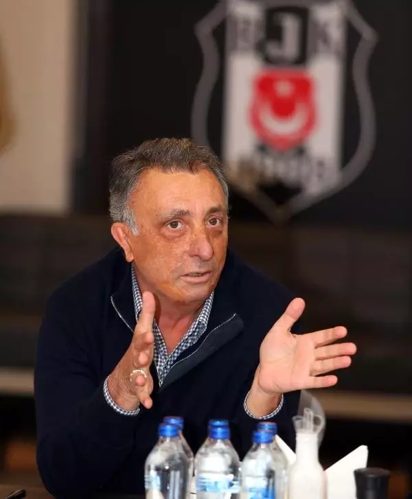 Ahmet Nur Çebi, futbolcular ve teknik heyet ile buluştu Ahmet Nur Çebi, futbolcular ve teknik heyet ile buluştu