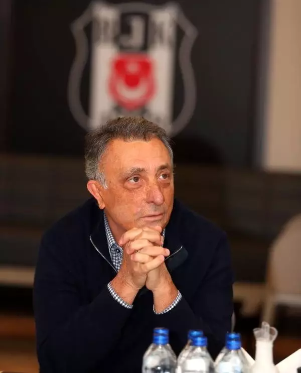 Ahmet Nur Çebi, futbolcular ve teknik heyet ile buluştu Ahmet Nur Çebi, futbolcular ve teknik heyet ile buluştu
