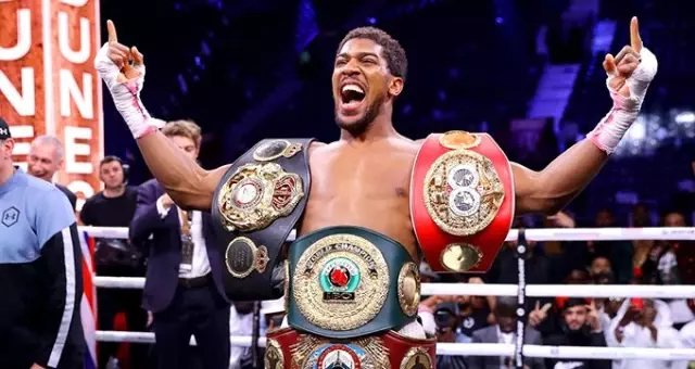 Andy Ruiz'i yenen Anthony Joshua unvanlarını geri aldı
