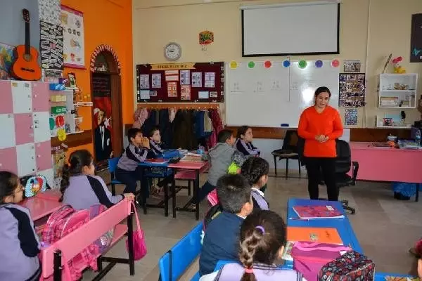 'Annem öğretmenim oldu' projesi ilgi görüyor