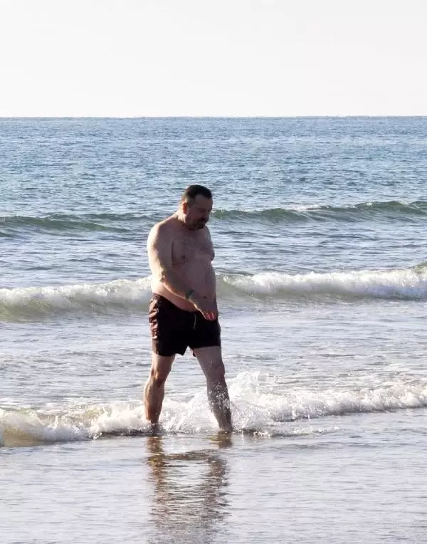 Antalya'da turistler aralık ayında denize girdi