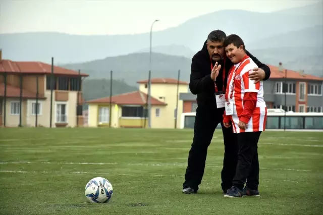 Down sendromlu iki çocuğun