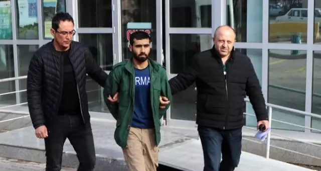 Ev arkadaşlarını vahşice öldüren cinayet zanlısının