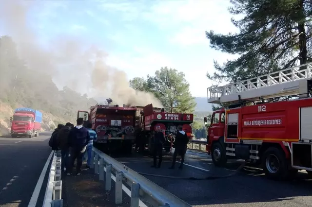 Gıda malzemesi yüklü tırda çıkan yangın söndürüldü Gıda malzemesi yüklü tırda çıkan yangın söndürüldü
