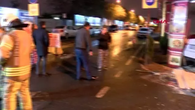 İstanbul kadıköy'de otomobil lokantaya daldı İstanbul kadıköy'de otomobil lokantaya daldı