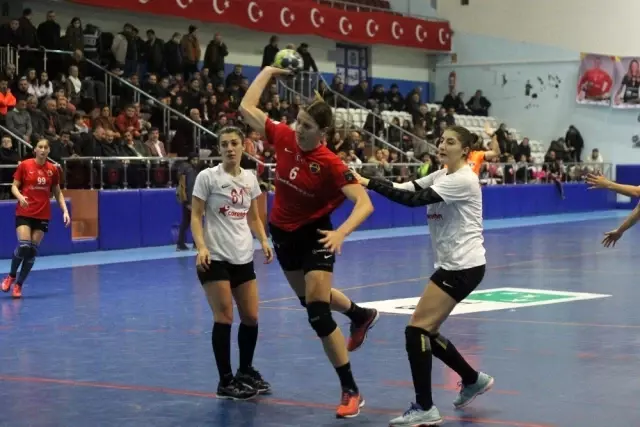 Kastamonu Belediyespor, ligde ilk yarıyı namağlup lider tamamladı Kastamonu Belediyespor, ligde ilk yarıyı namağlup lider tamamladı