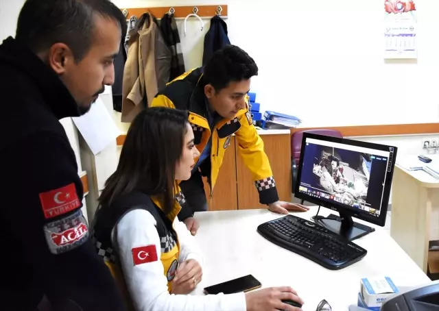 Kırşehir'de 112 Acil Servis personeli AA'nın 'Yılın Fotoğrafları' oylamasına katıldı Kırşehir'de 112 Acil Servis personeli AA'nın 'Yılın Fotoğrafları' oylamasına katıldı