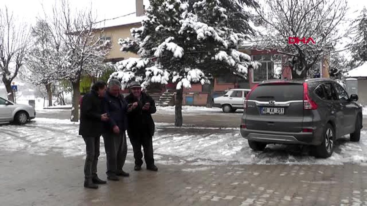 Kırşehir memleketlerini güvenlik kamerasından izleyerek hasret gideriyor