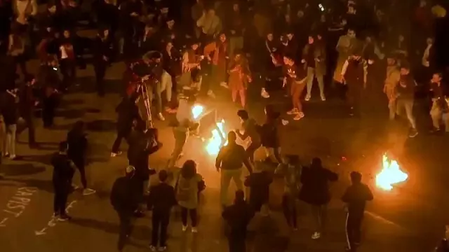 Lübnan'daki hükümet karşıtı gösterileri esnasında bir eylemci kendini ateşe verdi