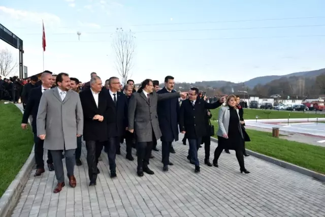 Mustafakemalpaşa Sosyal Etkinlik Merkezi törenle hizmete açıldı Mustafakemalpaşa Sosyal Etkinlik Merkezi törenle hizmete açıldı