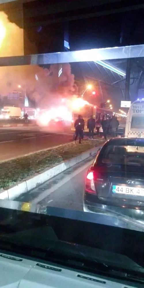 Otobüs yangını korkuttu