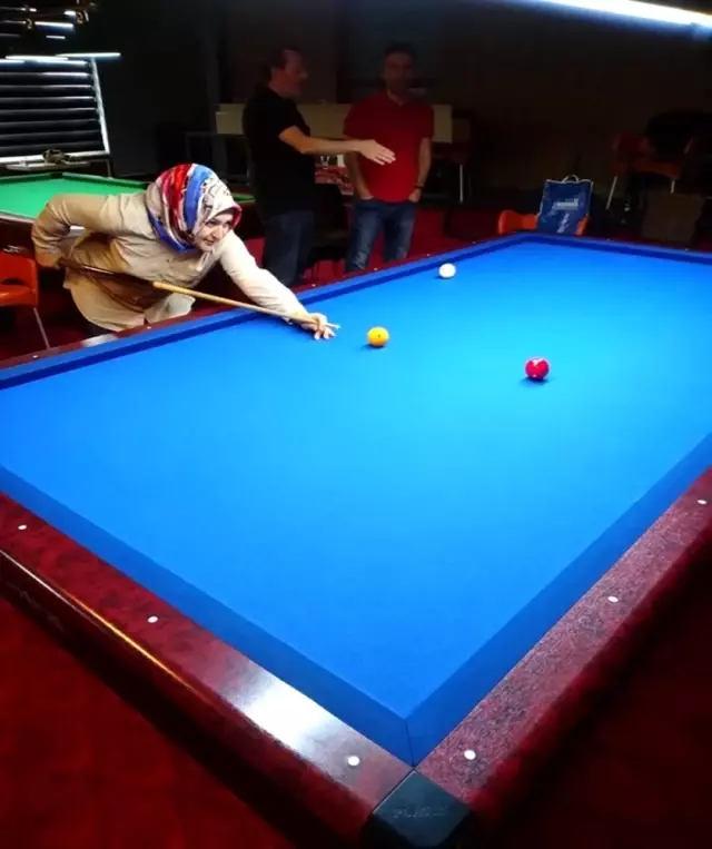 (Özel haber) Ev hanımı eşinden ilham aldı, bilardo antrenörü oldu