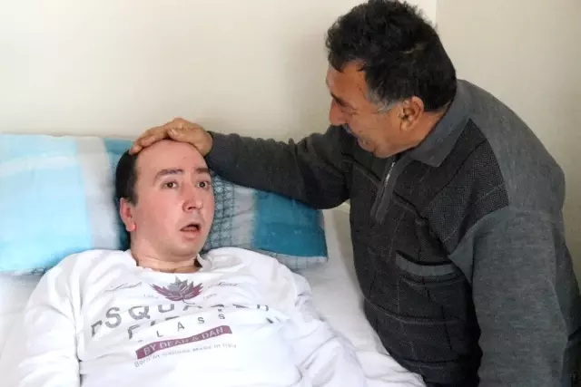 Öğretmen dayağı sonucu yatağa mahkum kalan çocuklarına 26 yıldır bakıyorlar Öğretmen dayağı sonucu yatağa mahkum kalan çocuklarına 26 yıldır bakıyorlar