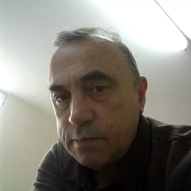 Öğretmen dayağı sonucu yatağa mahkum kalan çocuklarına 26 yıldır bakıyorlar Öğretmen dayağı sonucu yatağa mahkum kalan çocuklarına 26 yıldır bakıyorlar