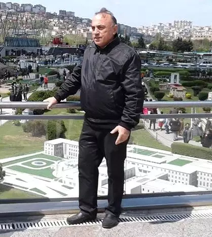 Öğretmen dayağı sonucu yatağa mahkum kalan çocuklarına 26 yıldır bakıyorlar Öğretmen dayağı sonucu yatağa mahkum kalan çocuklarına 26 yıldır bakıyorlar