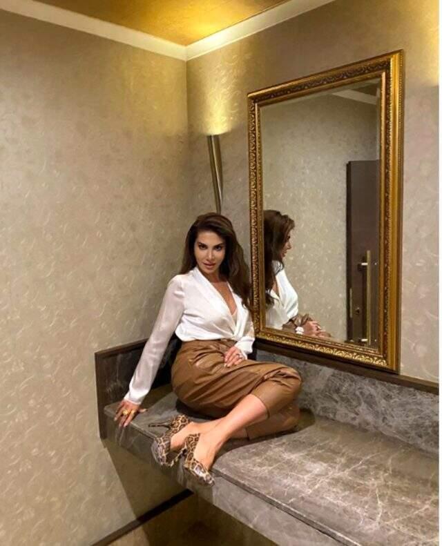 Şarkıcı Ebru Yaşar, 'O yokken biz vardık' diyerek Kim Kardashian'a meydan okudu