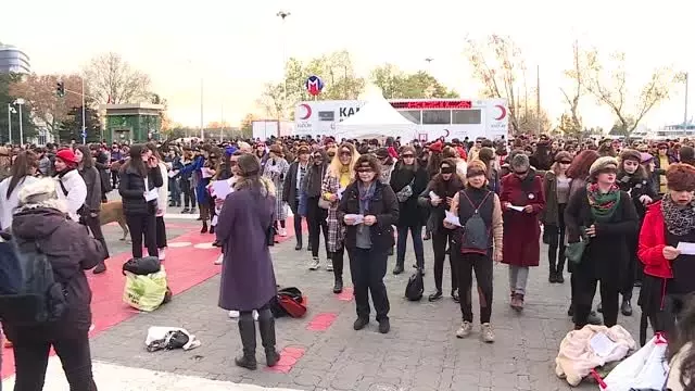 Şilili kadınların danslı protestosu İstanbul'a taşındı