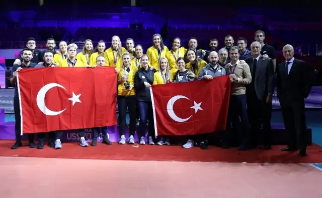 Simge, Kim, Zehra ve Haak, Dünya Kulüpler Şampiyonası Rüya Takımı'nda