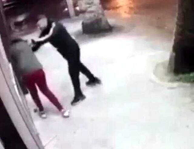 Sokak ortasında darp edilen genç kız: Kıskandı ve şiddet uyguladı. Şikayetçi değilim