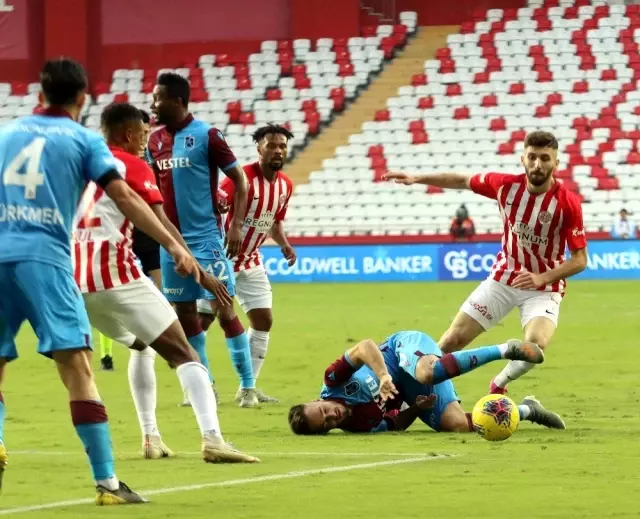 Süper Lig: Antalyaspor: 1 - Trabzonspor: 3 (İlk yarı) Süper Lig: Antalyaspor: 1 - Trabzonspor: 3 (İlk yarı)