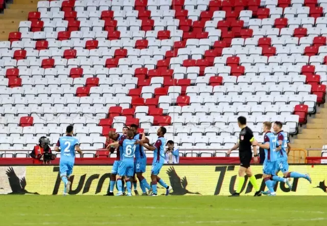 Süper Lig: Antalyaspor: 1 - Trabzonspor: 3 (İlk yarı) Süper Lig: Antalyaspor: 1 - Trabzonspor: 3 (İlk yarı)