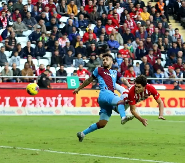 Süper Lig: Antalyaspor: 1 - Trabzonspor: 3 (İlk yarı) Süper Lig: Antalyaspor: 1 - Trabzonspor: 3 (İlk yarı)