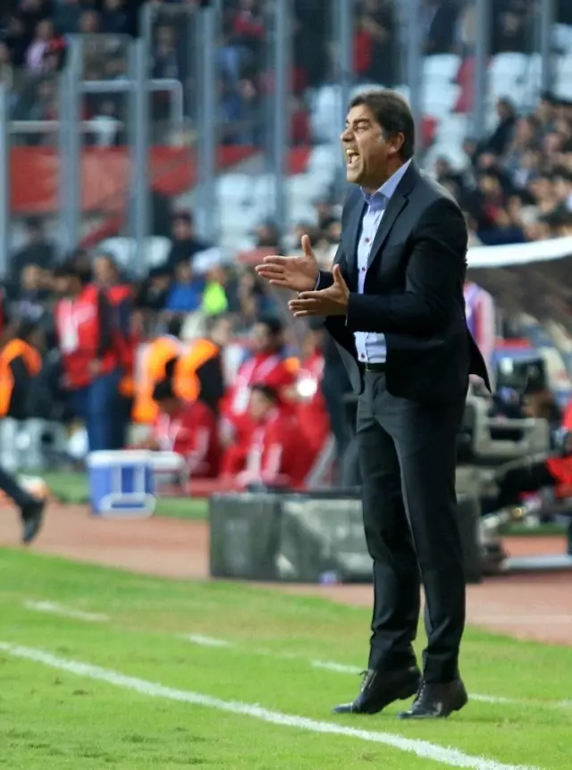 Süper Lig: Antalyaspor: 1 - Trabzonspor: 3 (İlk yarı) Süper Lig: Antalyaspor: 1 - Trabzonspor: 3 (İlk yarı)