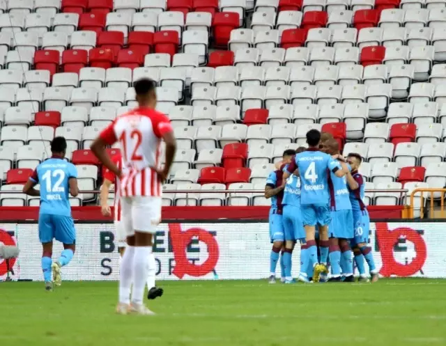 Süper Lig: Antalyaspor: 1 - Trabzonspor: 3 (İlk yarı) Süper Lig: Antalyaspor: 1 - Trabzonspor: 3 (İlk yarı)