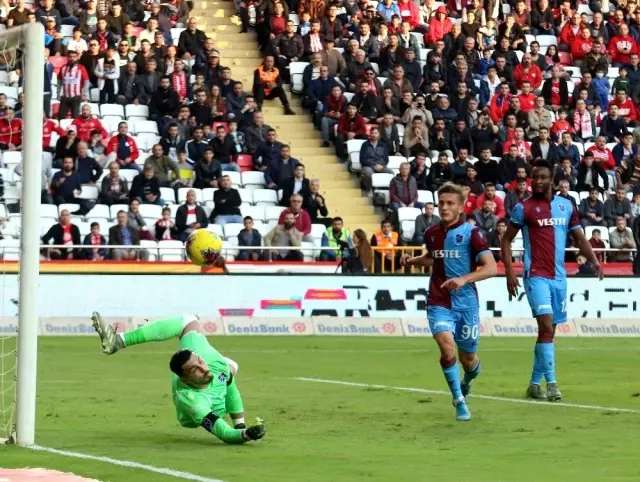 Süper Lig: Antalyaspor: 1 - Trabzonspor: 3 (İlk yarı) Süper Lig: Antalyaspor: 1 - Trabzonspor: 3 (İlk yarı)