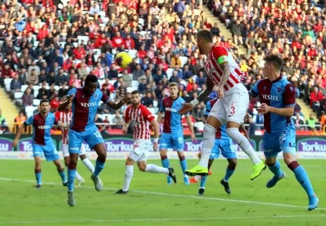 Süper Lig: Antalyaspor: 1 - Trabzonspor: 3 (İlk yarı) Süper Lig: Antalyaspor: 1 - Trabzonspor: 3 (İlk yarı)