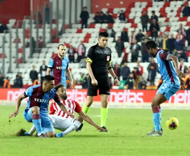 Süper Lig: Antalyaspor: 1 - Trabzonspor: 3 (Maç sonucu) Süper Lig: Antalyaspor: 1 - Trabzonspor: 3 (Maç sonucu)