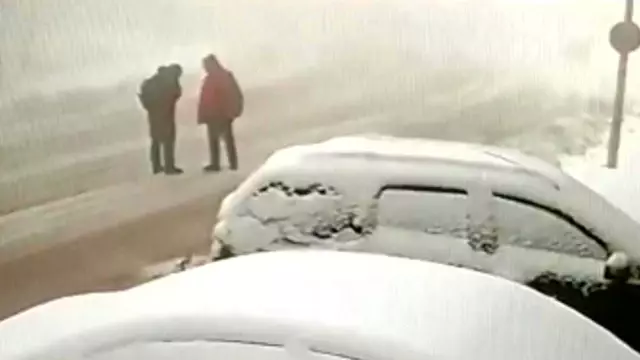 Uludağ'da kaybolan Efe Sarp'ın montu bulundu, içerisinden eldiven çıktı Uludağ'da kaybolan Efe Sarp'ın montu bulundu, içerisinden eldiven çıktı