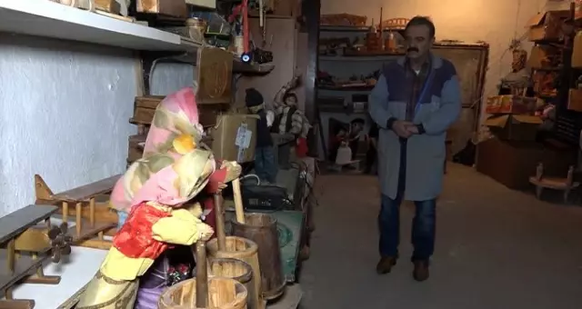 Ahşap ustası, 25 yıldır yaptığı mesleğini çocuklara adadı