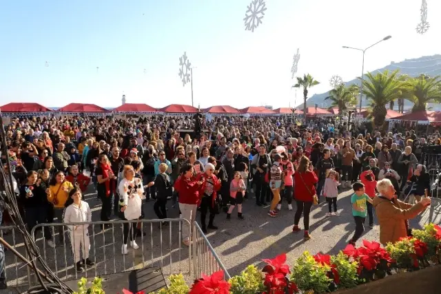 Alanya'da Noel Pazarı 10'uncu yılını kutladı