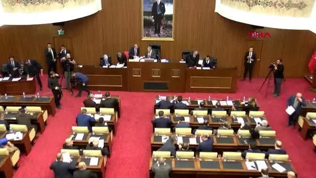 AK Partili Meclis üyesinin Mansur Yavaş'a 'artist' demesi gerginlik çıkardı AK Partili Meclis üyesinin Mansur Yavaş'a 'artist' demesi gerginlik çıkardı