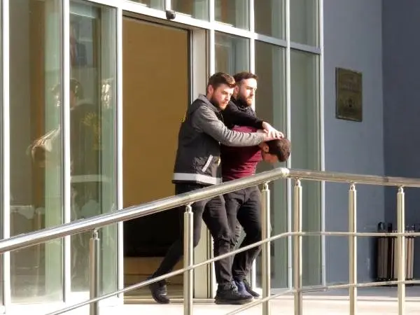 Ataşehir'de adres sorma bahanesiyle taciz iddiası... Şüpheli adliyeye sevk edildi Ataşehir'de adres sorma bahanesiyle taciz iddiası... Şüpheli adliyeye sevk edildi