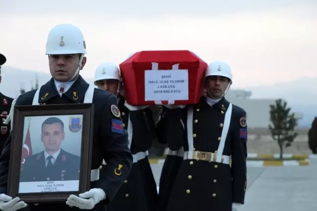 Bingöl'de kuleden düşerek şehit olan astsubay memleketine uğurlandı