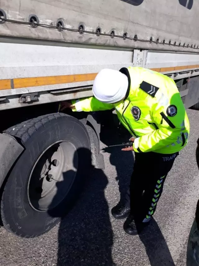 Bölge trafik ekiplerinin kış lastiği denetimleri devam ediyor