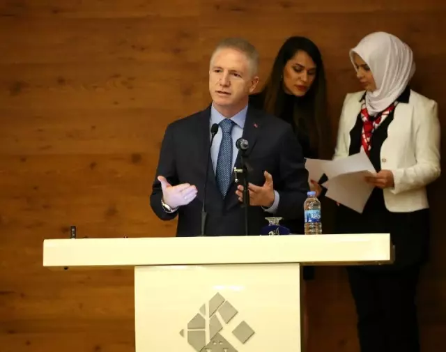 Dünyanın dört bir yanında liderlik yapan kadınlar HKÜ'de
