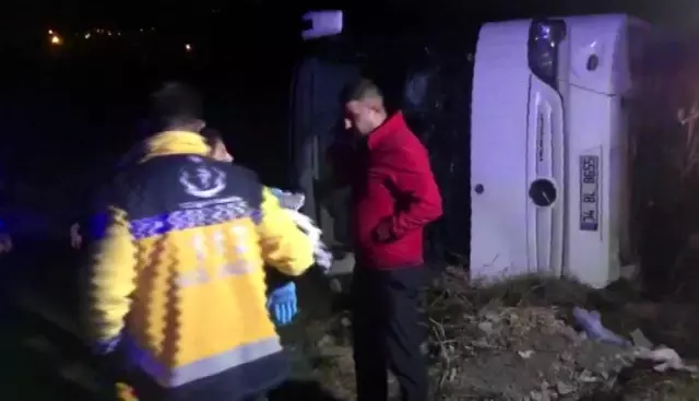 Erzincan'da bir yolcu otobüsü şarampole yuvarlandı: 20 kişi yaralandı Erzincan'da bir yolcu otobüsü şarampole yuvarlandı: 20 kişi yaralandı