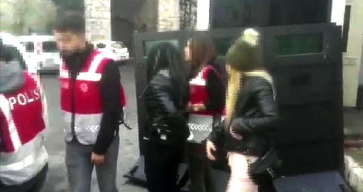 Fatih'te polise rüşvet teklif eden şüphelinin yakalanma anı kamerada
