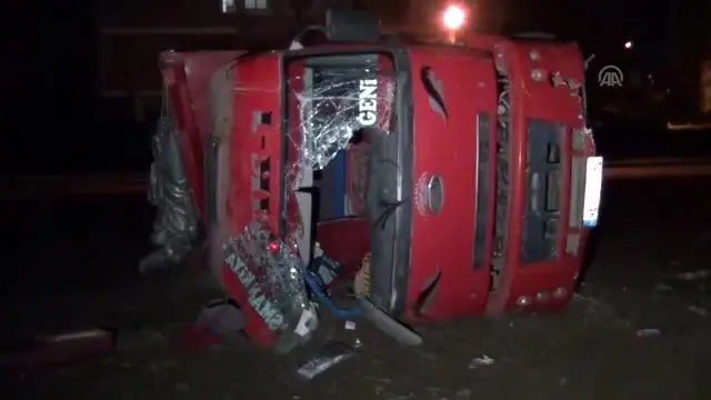Hatay'da freni patlayan kamyonun sürücüsü yaralandı Hatay'da freni patlayan kamyonun sürücüsü yaralandı