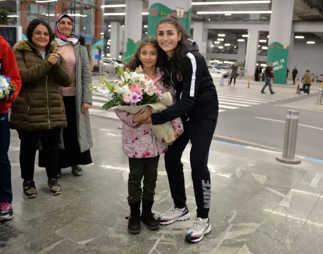 Hatice Kübra coşkuyla karşılandı